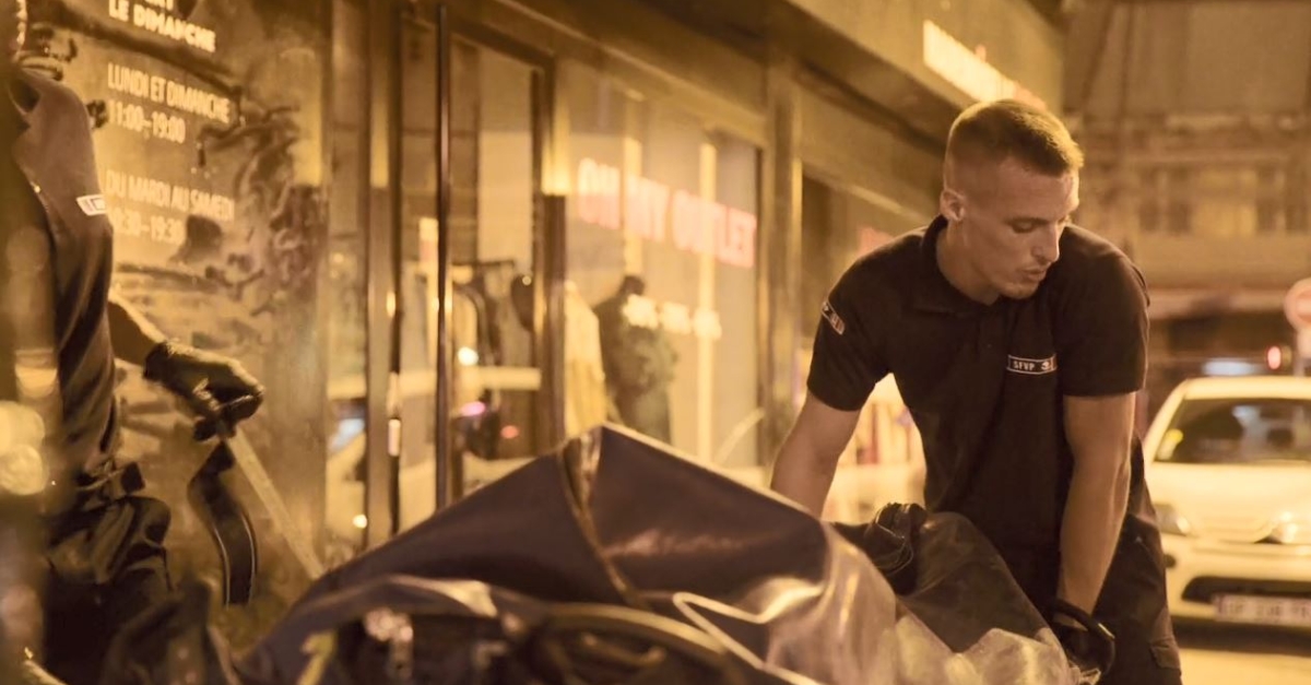 Documentaire Des Morts Entre Les Mains Streaming | FranceTvPro.fr